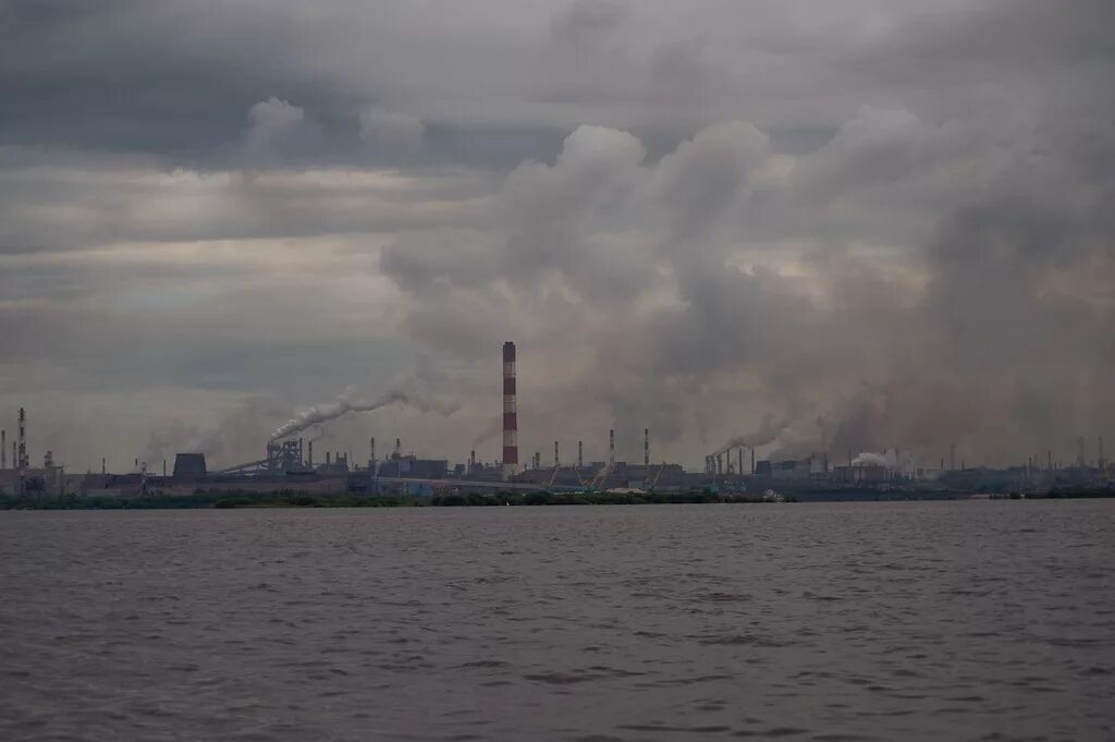 Г череповец вода. Череповец дым завод. череповец комбинат экология. череповец загрязнение воздуха. заводы череповца экология.