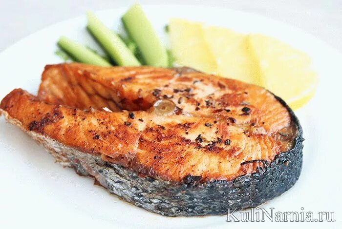 Как вкусно пожарить семгу на сковороде стейк. Рыба семга жареная. стейк из семги на сковороде. лосось на сковороде. жареный стейк из семги.