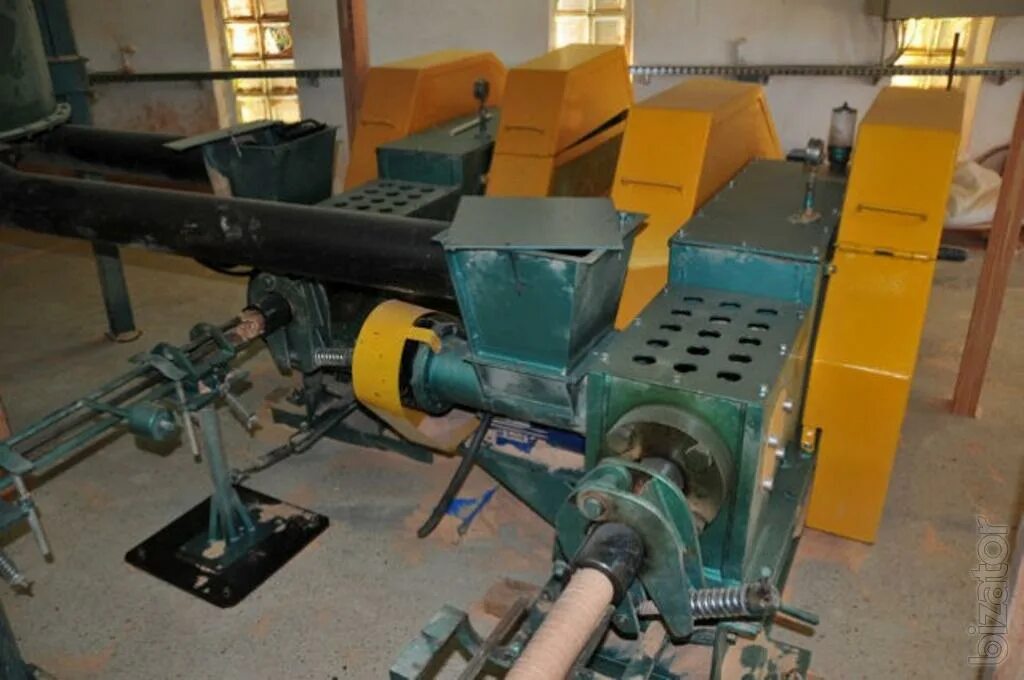 ударный пресс для брикетирования опилок. ударный пресс для металла. ударный пресс для брикетов вр 350. ударно механический пресс для металлических брекетов. оборудование для брикетирования сена бытовой.