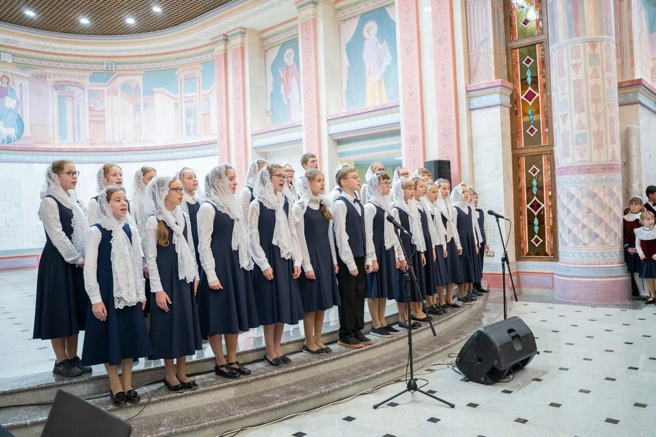 В церковь без платка. Хор в соборе. Хоры собора. Хор Софийский.