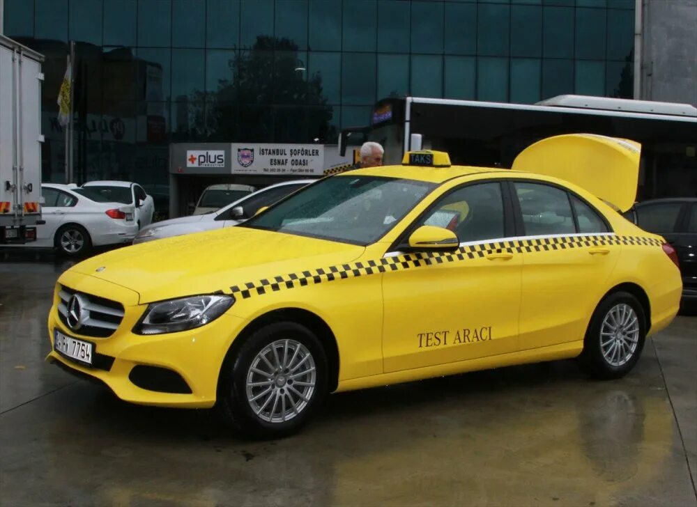 Заказать машину заранее такси. Мерседес Бенц с класс такси. Германское такси Мерседес е200. Мерседес Бенц с 63 такси. Мерседес е класс такси.