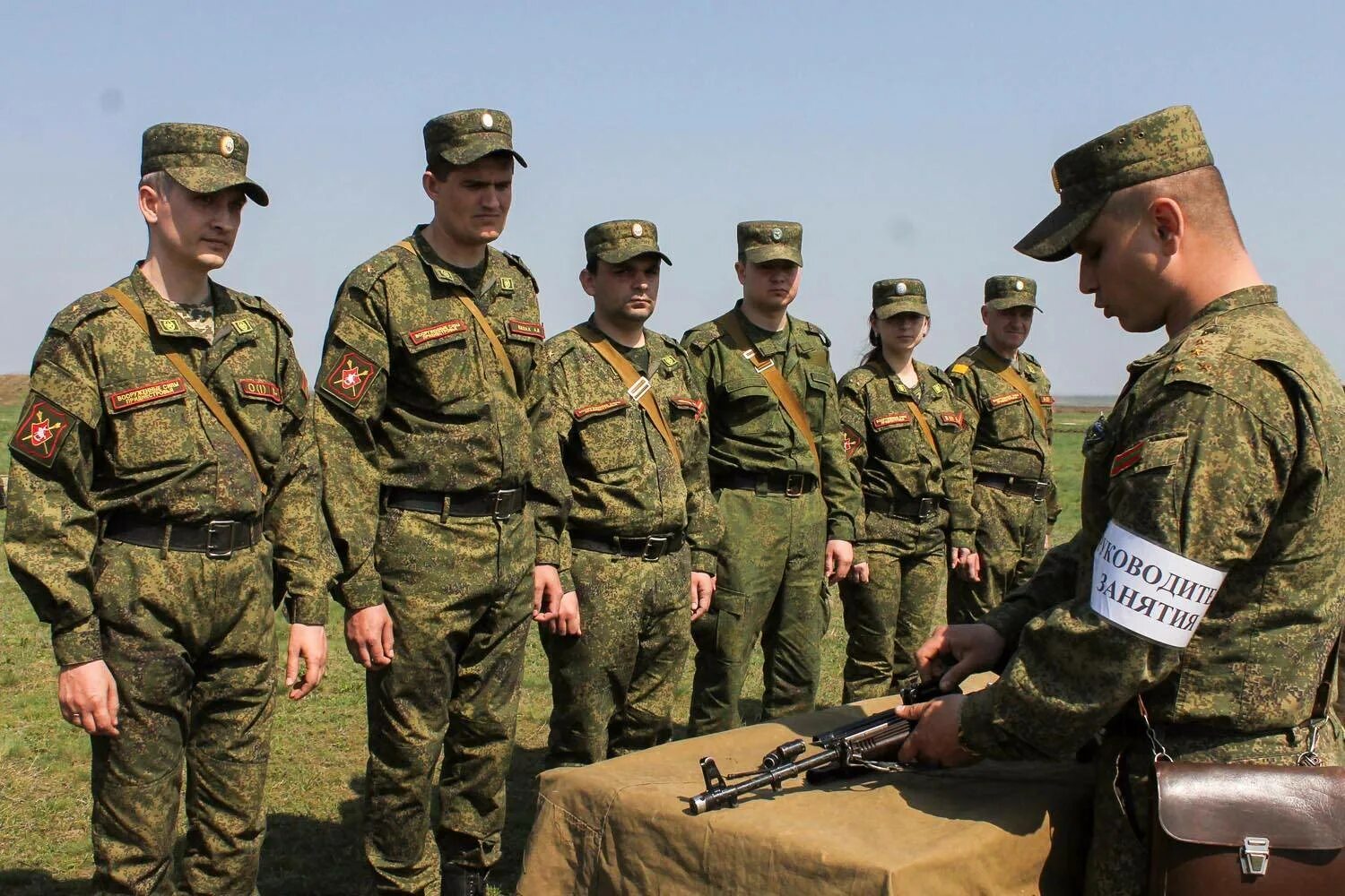 Период боевой подготовки. Военнослужащий вс РФ. Военная форма сухопутных войск. Занятия по боевой подготовке. Военная армия России.