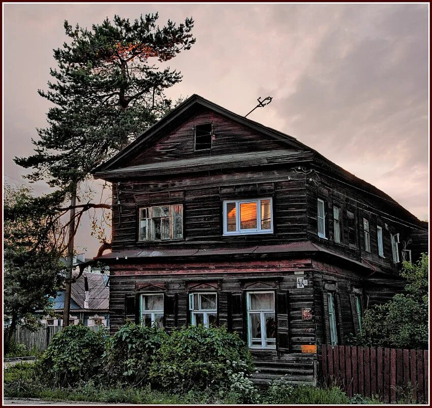 сельский дом беларусь. старенький деревенский дом. старый дом. разрушенный деревянный дом. старый деревянный дом.