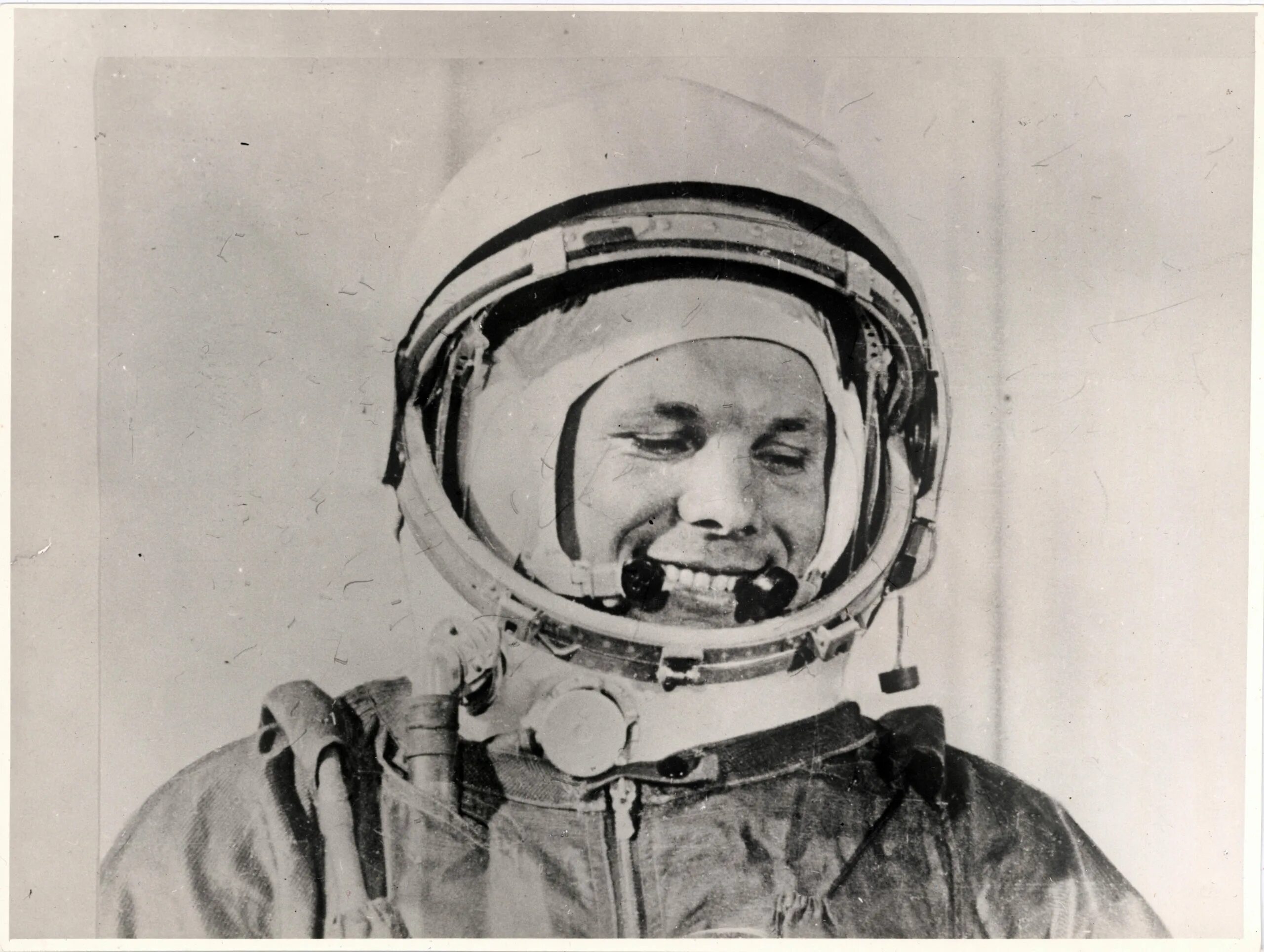 Первопроходцы космоса. Гагарин полет. Первый полет в космос. Космонавтика Гагарин. Гагарин 12 апреля день.