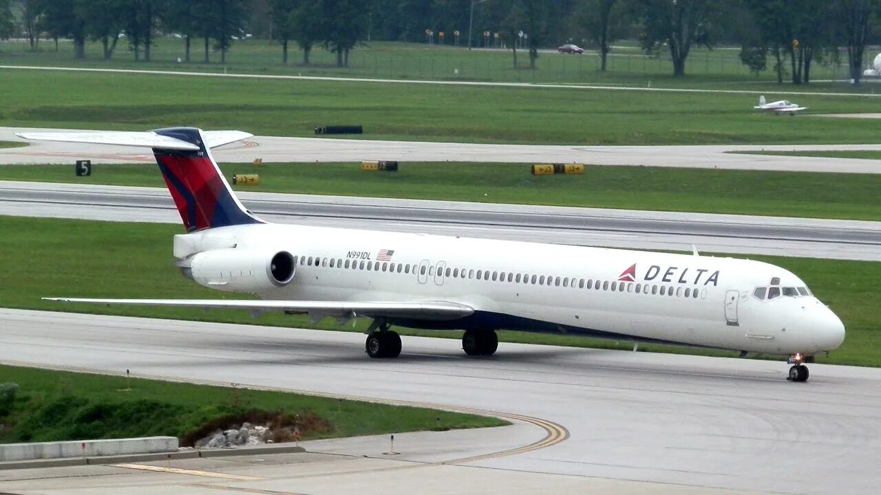 Мд 80. Макдоннелл Дуглас МД 80. MCDONNELL Douglas MD-90. MCDONNELL Douglas MD-80. Макдоннелл Дуглас МД 90.