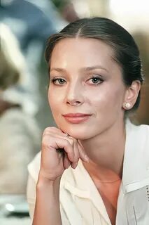 Erkak juda semiz ayolga kunnilingus qiladi