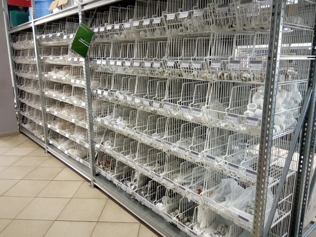 Полки магазина стройматериалов текстура. Полки магазина стройматериалов текстура. Стройландия. Советская 3/1 туймазы. Строительный магазин фасад.