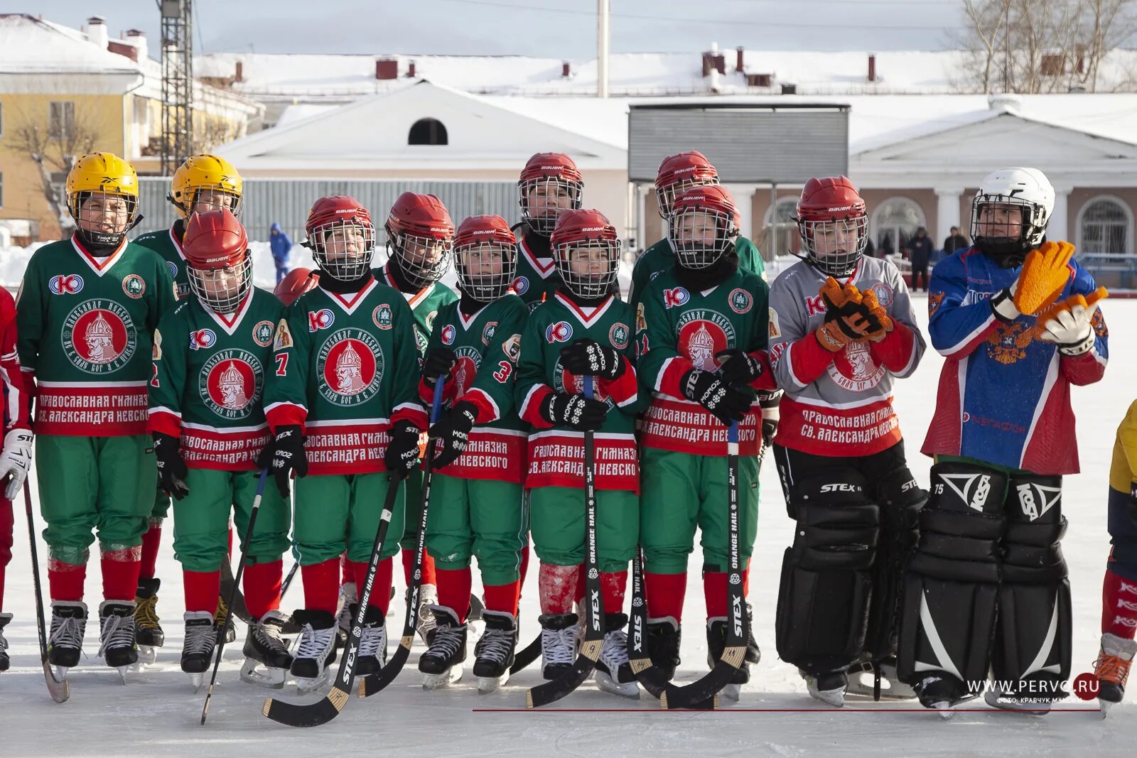 Хоккей первоуральск. Первоуральск стадион хоккей с мячом уральский трубник. Уральский трубник хоккей с мячом. Александр ваганов уральский трубник. Уральский трубник хоккей с мячом 2006.