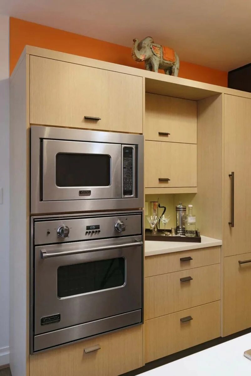 Духовой шкаф встраиваемый какие лучшие. Кухни Леруа 2022 встроенные. Встроенные духовые шкафы. Встроенные духовые шкафы в кухню. Кухня со встроенной микроволновкой.