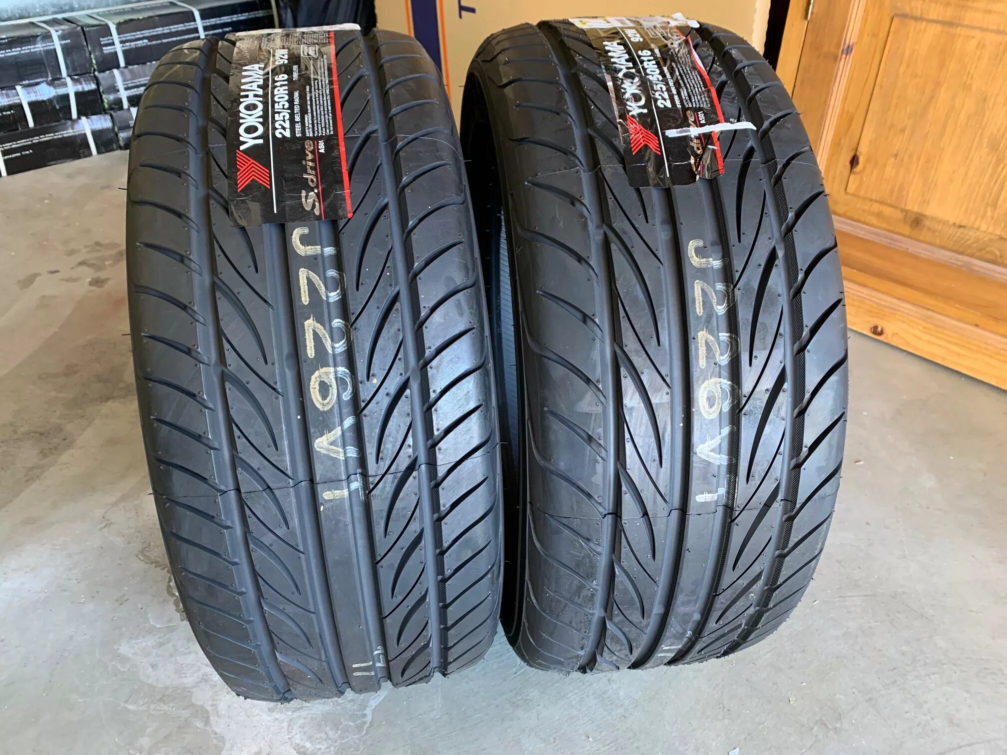 Йокогама лесной. Yokohama s Drive 185/55 r15. Йокогама с драйв 185 55 15. Yokohama s-Drive (as01) 225/45 r17 91y. Yokohama Advan s Drive.