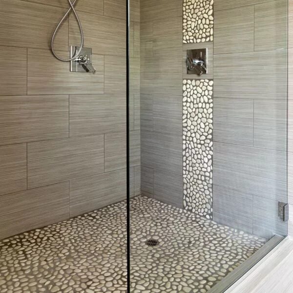 Душевая комната с поддоном из плитки фото Pin by Irén Reitingerné on lakás Bathroom remodel small shower, Shower remodel,
