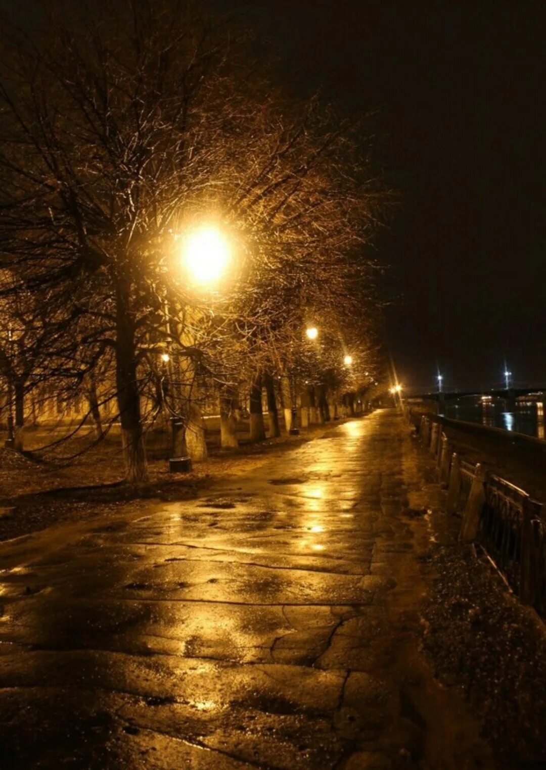 Тверь что было ночью. Ночная тверь. тверь ночью. тверь ночью осенью. ночной город тверь.