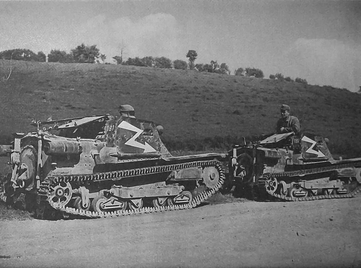 Итальянские танкетки carro cv3/33. Cv33 танкетка. Итальянские танкетки carro cv3/33. Итальянские танкетки carro cv3/33. Танкетка fiat-ansaldo cv-35.