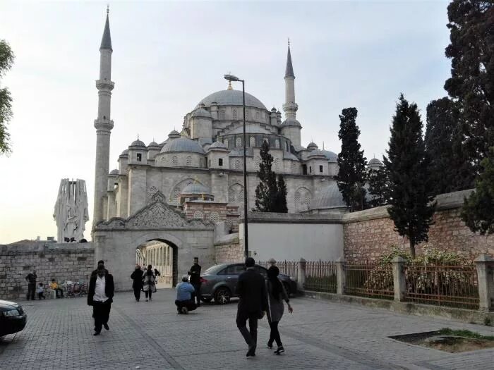 Мечеть завоевателя Стамбул. Фатих Турция. Фатих Стамбул. Мечеть Фатих.