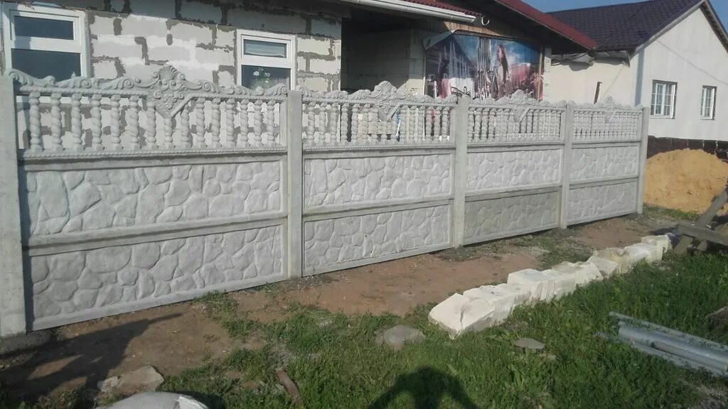 Забор из железобетона. Бетонный забор секционный окрашенный фото. По-2 плита забора. 50. Бетонный забор юзуфово.