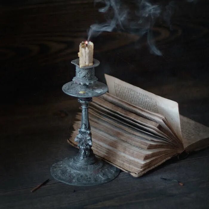 потухшая свеча. автоматически гасят свечу. погаси свечку. загасила свечи загадала желание. инфографика погаси свечу.