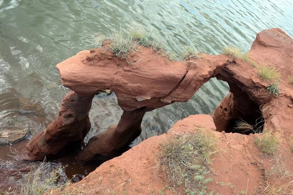 Природные достопримечательности оренбургской области. Димитровское водохранилище красная Круча. Красная Круча памятник в Оренбургской области. Красная Круча Илекский район. Красная Круча Илекский район Оренбургская область.