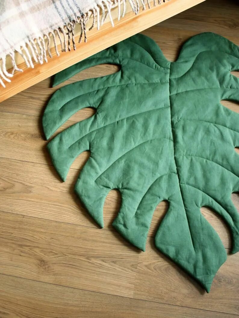 Одеяло листик. Коврик из листьев. Ковер из осенних листьев. Ковер с листьями. Коврик лист монстеры.