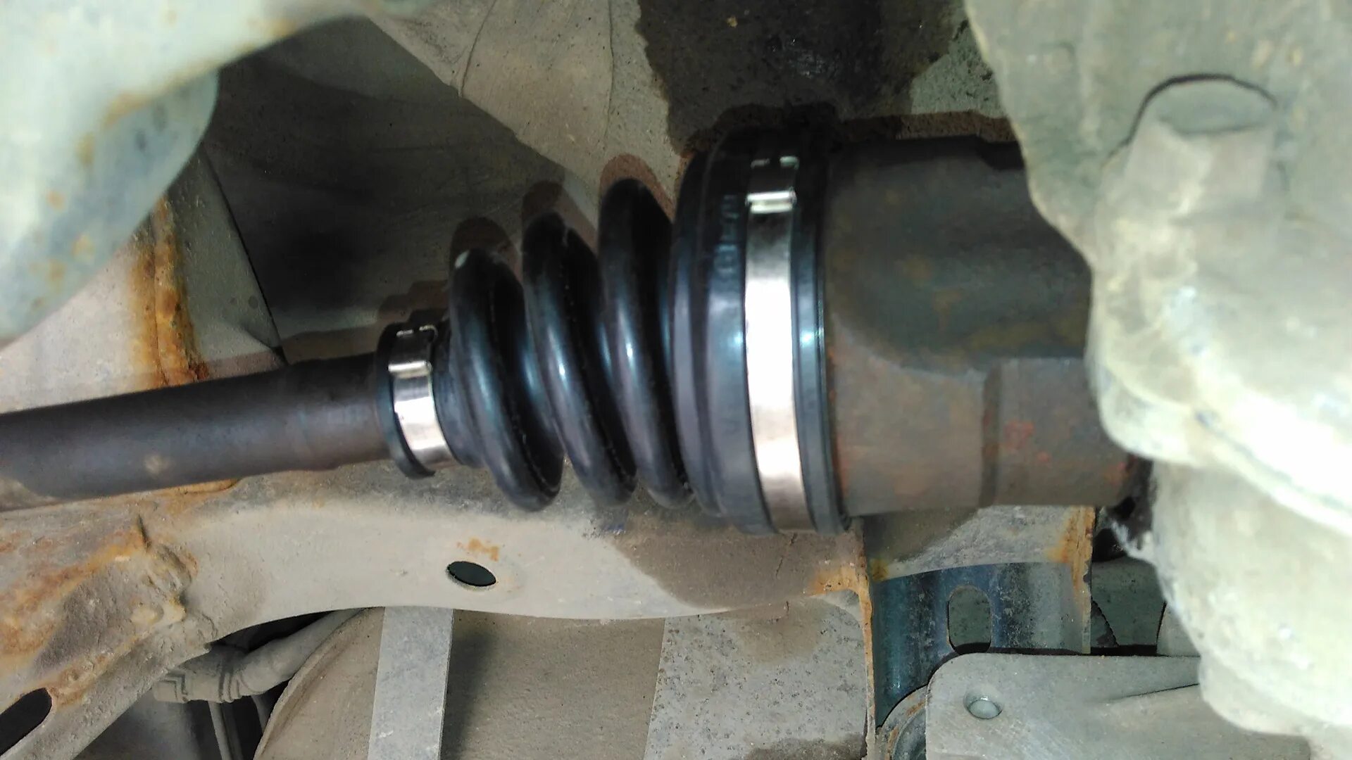 Пыльник шрус лэндровер. Пыльник привода corolla 1. 4 2011 год. Пыльник шрус внутренний infinity m35. Honda cr v 2 пыльник передний левый шруса наружный.