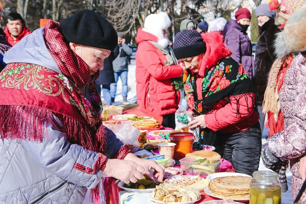 Народные гуляния на Масленицу. Масленица 2021. Масленица в 2022. Блинные посиделки на Масленицу.