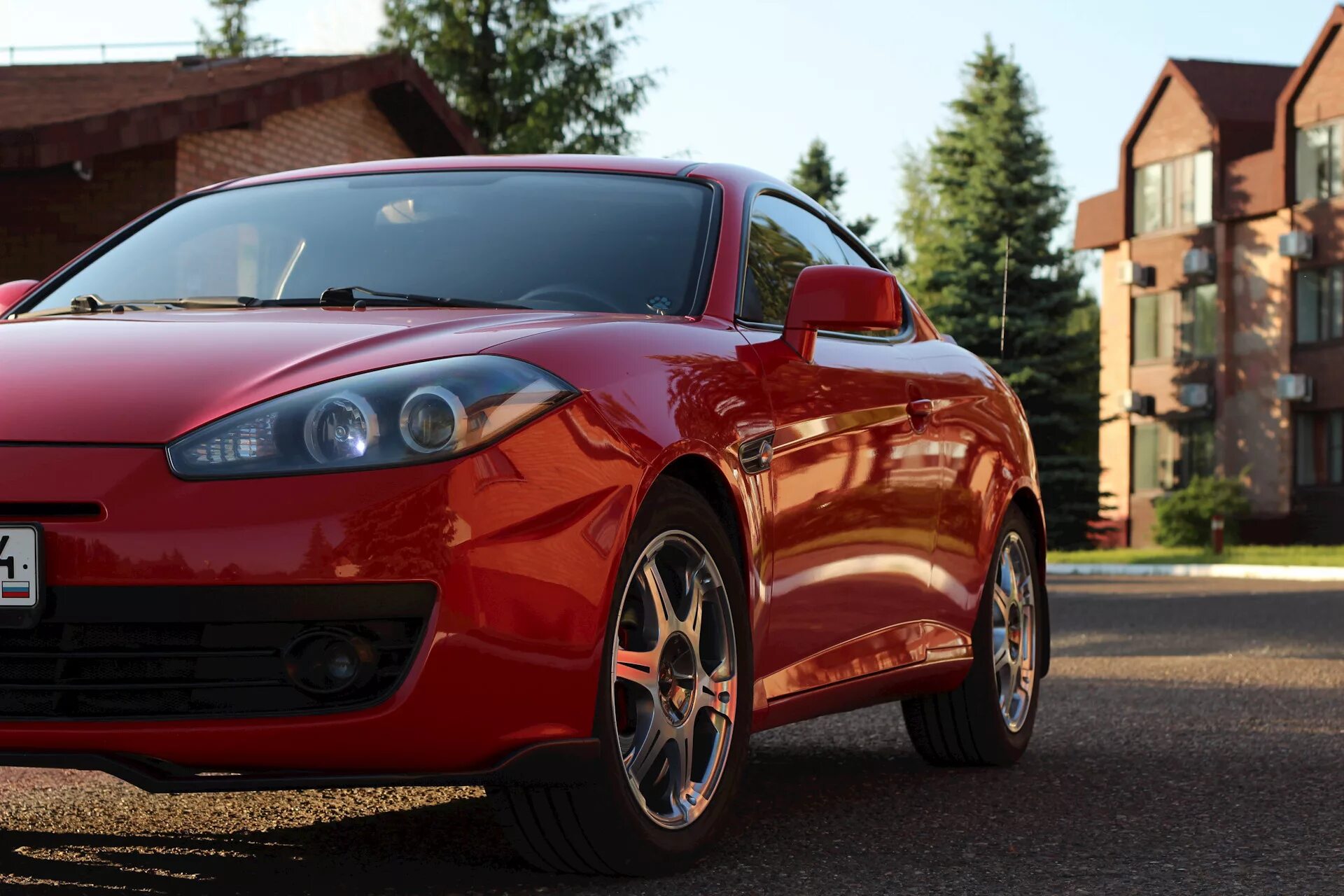 Куп фото. Hyundai Coupe Tiburon. Hyundai Tiburon 2008 Red. Спорткар Hyundai Tiburon.