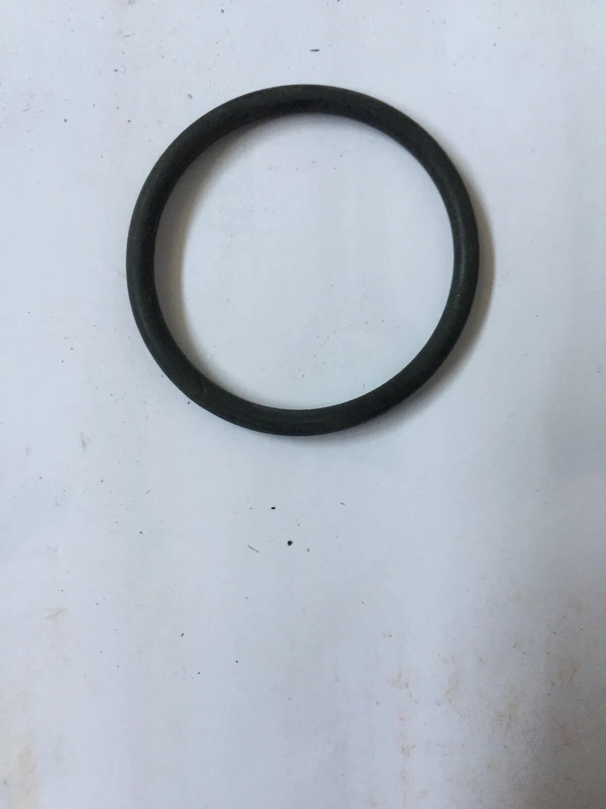 Кольцо 24 2. 079103121j. 240н-1011092. Уплотнение из черного viton d 30 мм. Прижимное кольцо под манжет.