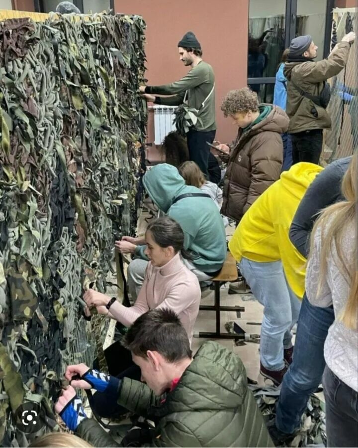 Сеть маскировочная. Плетут маскировочные сети. Маскировочная сетка своими руками для военных. Плетение маскировочной сетки. Плетение маскировочных сетей.