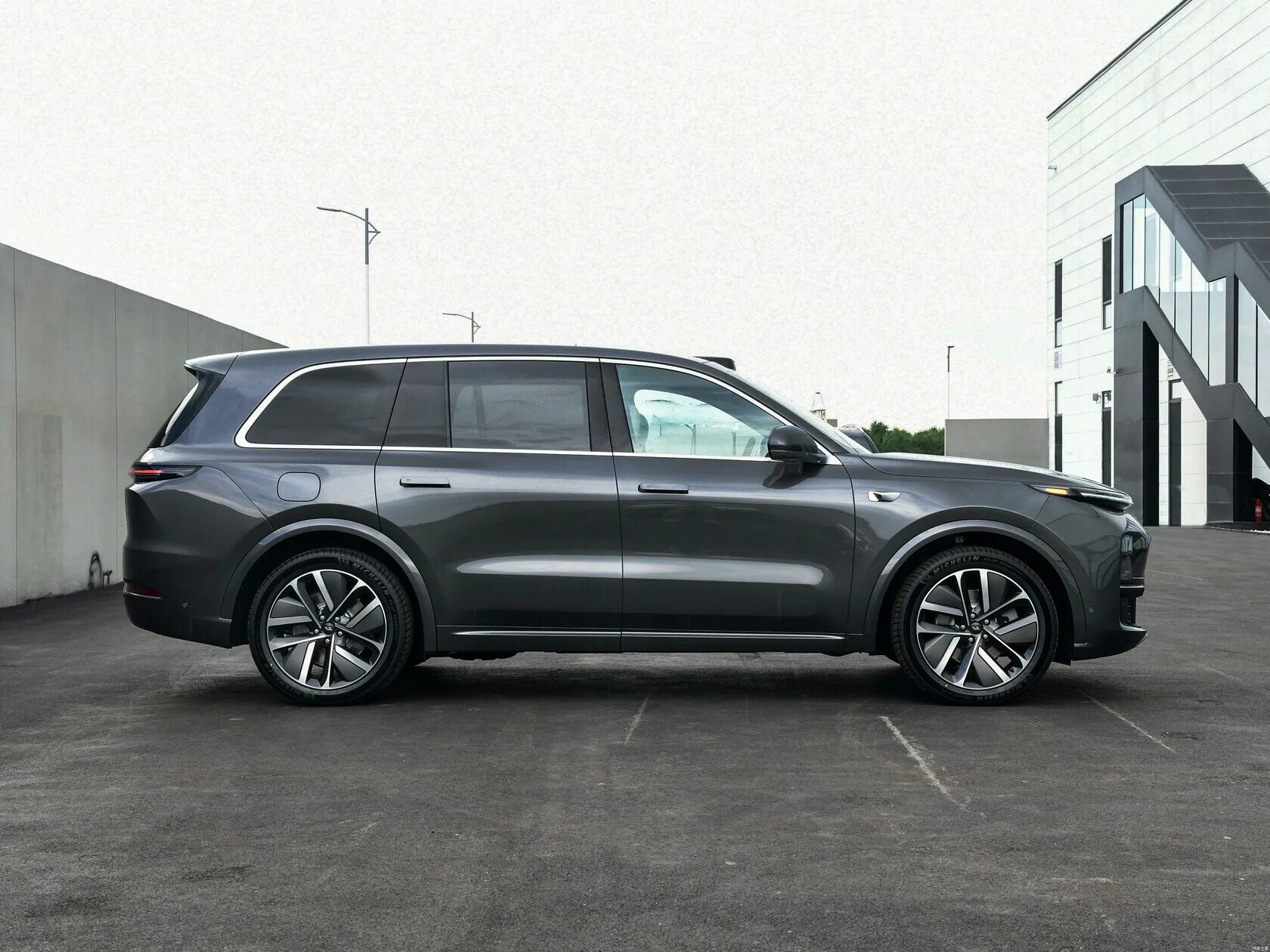 Lixiang l9. Lixiang 8. Li auto l9 phev 2023. Багажник на крышу lixiang l9. Lixiang внедорожник.
