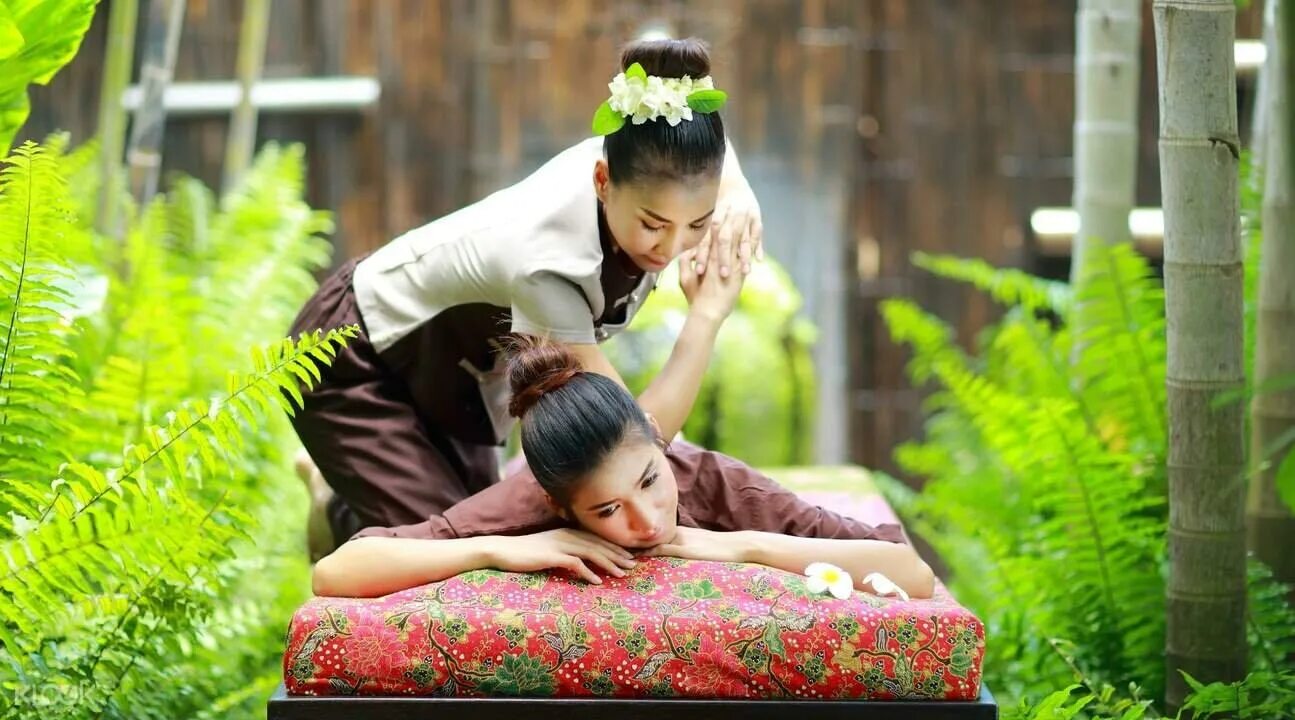 Массаж в тайланде. Тайский массаж. Спа массаж. Thai массаж. Тайский массаж вдвоем.