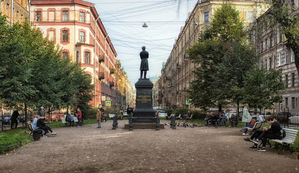 Пушкинская спб. Пушкинский сквер Санкт-Петербург. Санкт Петербург сквер Пушкина. Пушкинская улица сквер Петербург. Сквер на Пушкинской улице СПБ.