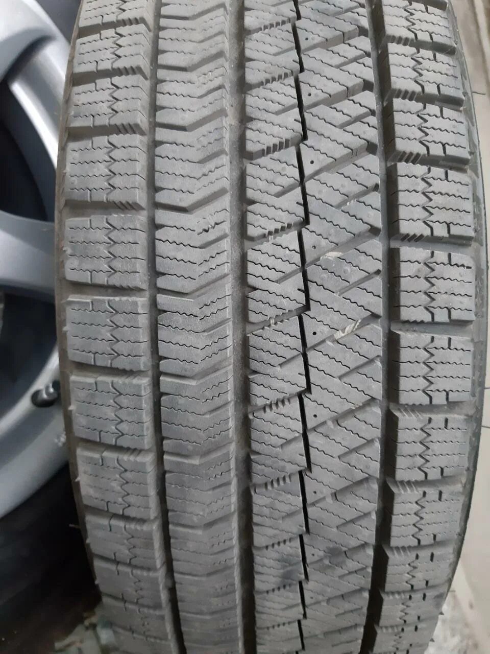 Близак айс. Bridgestone Blizzak Ice. Бриджстоун близак айс. Бриджстоун близак липучка 215 50r17. Ханкук айс Спайк РС 215 50 r17.