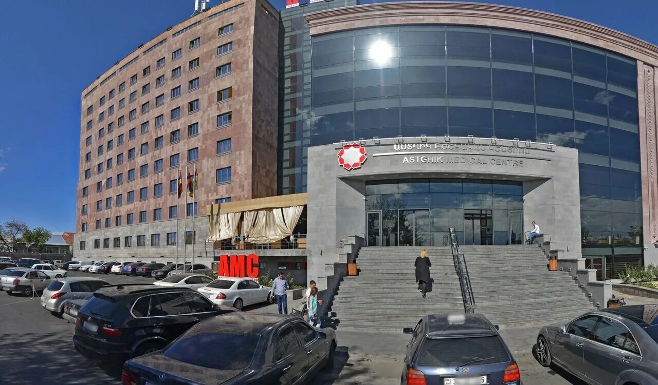 Ереван астхик. Астхик медицинский центр в Ереване. Армения больница в Ереване Астхик. Медицинский центр Ереван. Астхик бжшкакан КЕНТРОН Ереван.