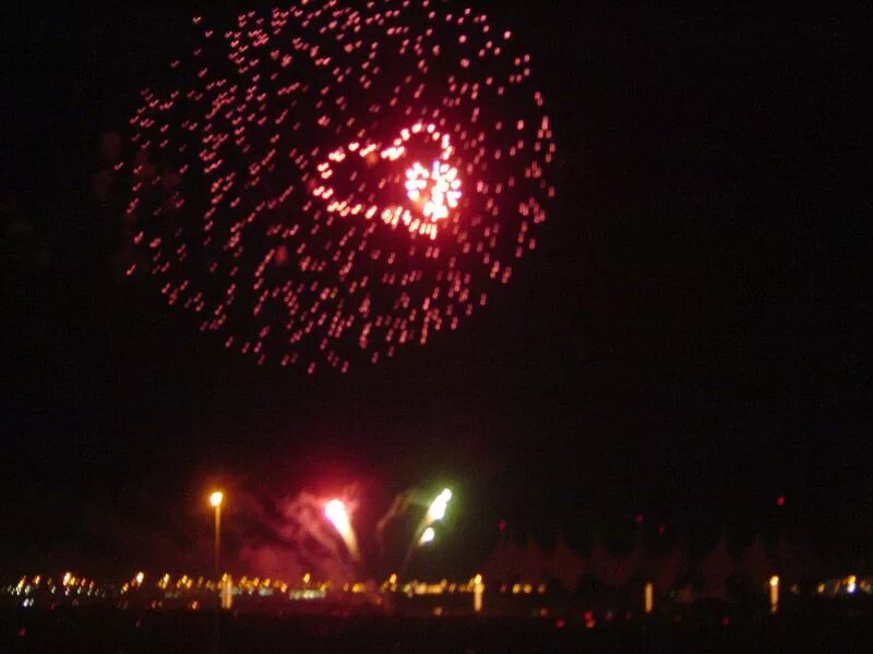 Салют сердцем видео. Салют сердцем видео. Фейерверк в виде сердечка. Салют сердцем видео. Салют сердцем видео.