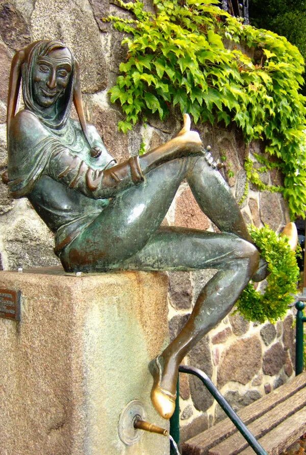 Памятник тилю уленшпигелю в германии. Тиль уленшпигель(till eulenspiegel). Уленшпигель. Уленшпигель. Тиль уленшпигель(till eulenspiegel).