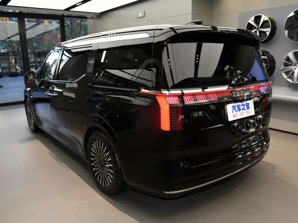 Zeekr 009 2024. Zeekr 009 москва. Zeekr 001. Минивэн zeekr 009. Geely zeekr 009.