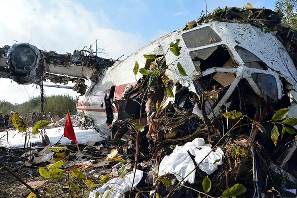 Почему авиакатастрофа. Катастрофа ан-12 в нальчике. ан-225 крушение. авиакатастрофа самолета ан 12. под львовом разбился ан 12.