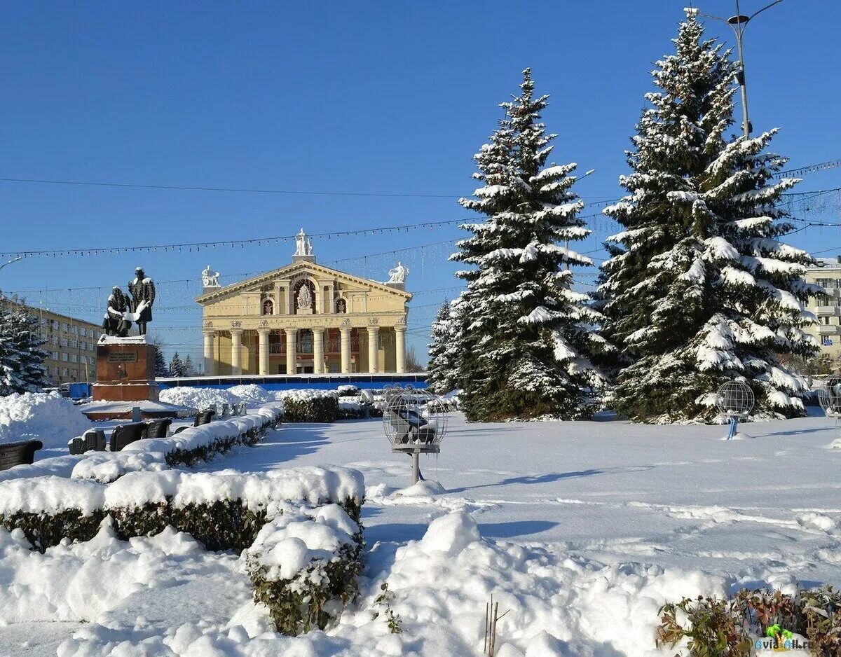 Драмтеатр новый нижний тагил. Трамвай 2021 нижний тагил. Найди в тагиле. Город нижний тагил. Завод нтмк в нижнем тагиле.