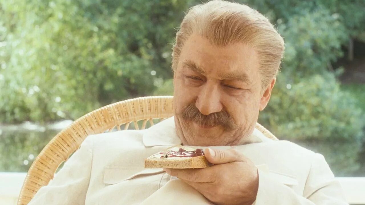 Утомленные солнцем памятник. Утомленные солнцем 1994. михалков утомленные солнцем.