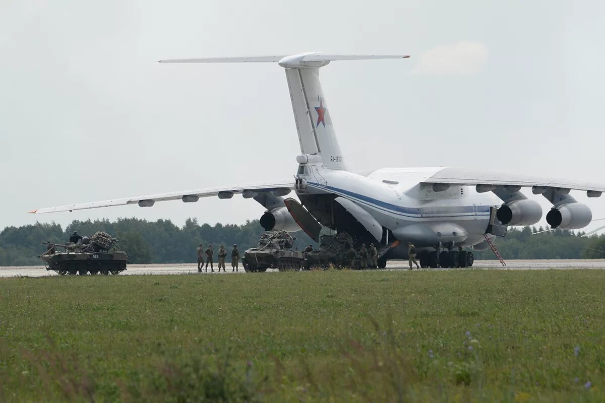 Военно транспортная авиация рф. Ил-76 военно-транспортный десантирование. Ил 76 ВТА. Ил 76 ВТА шасси. Ил 76 ВТА РФ.