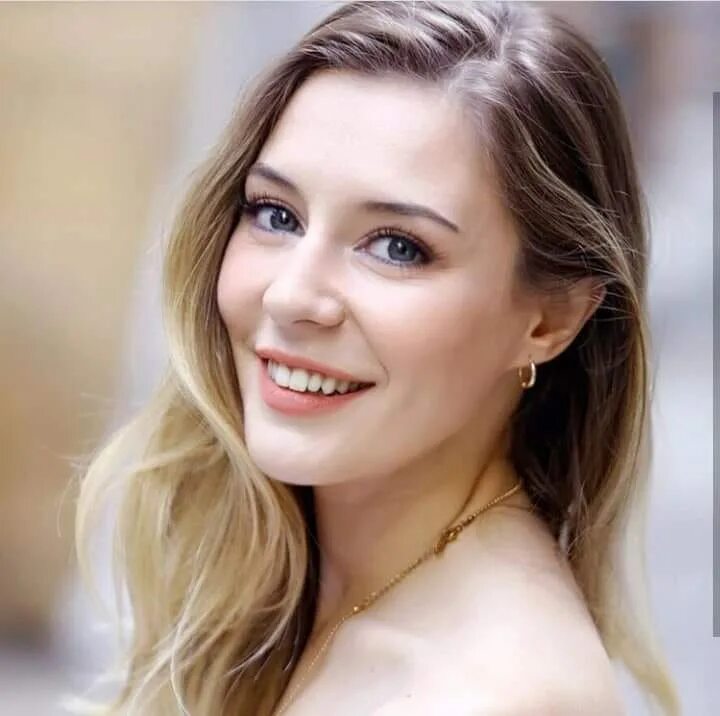 Эдже кокенли. Эге кокенли. Эге кёкенли. Эге кёкенли турецкая актриса. Эге кекенли.