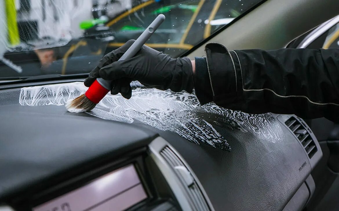 Detailing cleaning. Детейлинг химчистка салона. Детейлинг мойка химчистка. Уборка салона автомобиля. Автомойка химчистка салона автомобиля.