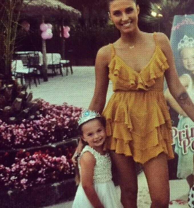 Антония гишар с дочкой. Antonia jameia. Антония гишар. Антониа якобеску и винченцо кастеллано. Антония якобеску в юности.