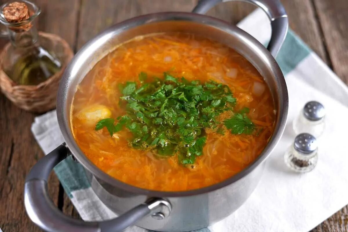 Щи. Щи с квашеной капусты рецепт пошагово. Щи из квашеной капусты с мясом. Классические щи из квашеной капусты. Постные кислые щи.