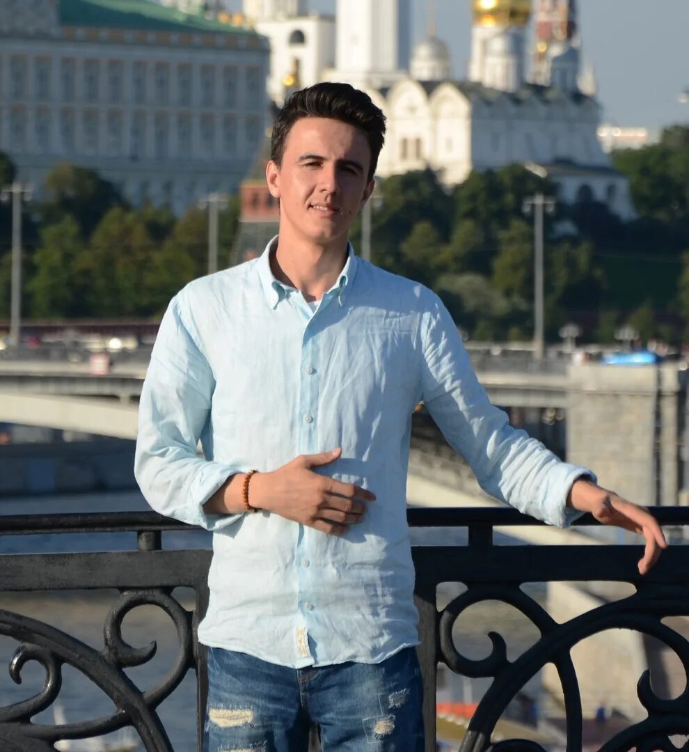 Девушка и мужчина в ресторане. Мужчина приглашает мужчину москва. Ресторан турандот собственник. Мужчина приглашает мужчину москва. Первое свидание.