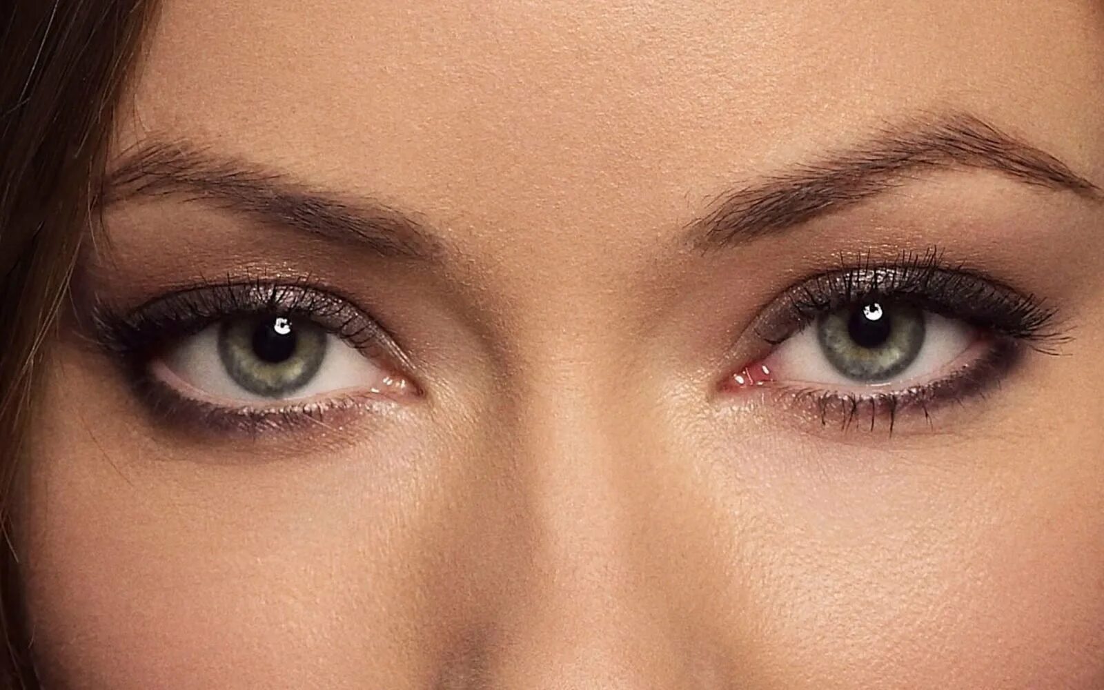 Женские глаза. Серо зеленые глаза. Красивые глаза. Красивые женские глаза.