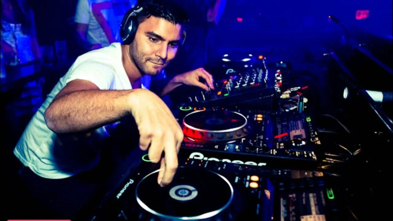 Слушать ди джей. R3hab. r3hab блоггер. r3hab нидерландский диджей. диджей фото.