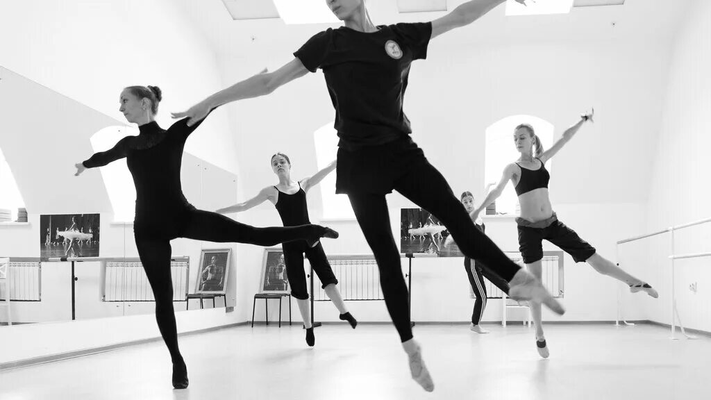 Классовая система. Социальные классы. Дети в школе за партой. Классы большого урок 1. Большие классы.