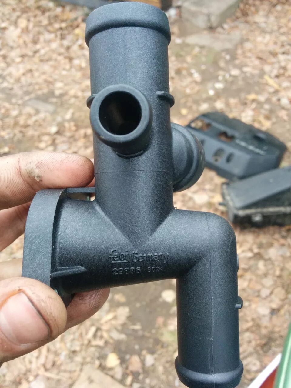 0 металл. 8. Тройник системы охлаждения ока-11. Тройник охлаждающей жидкости passat b3. Фланец водяного охлаждения vw golf 4 tdi.