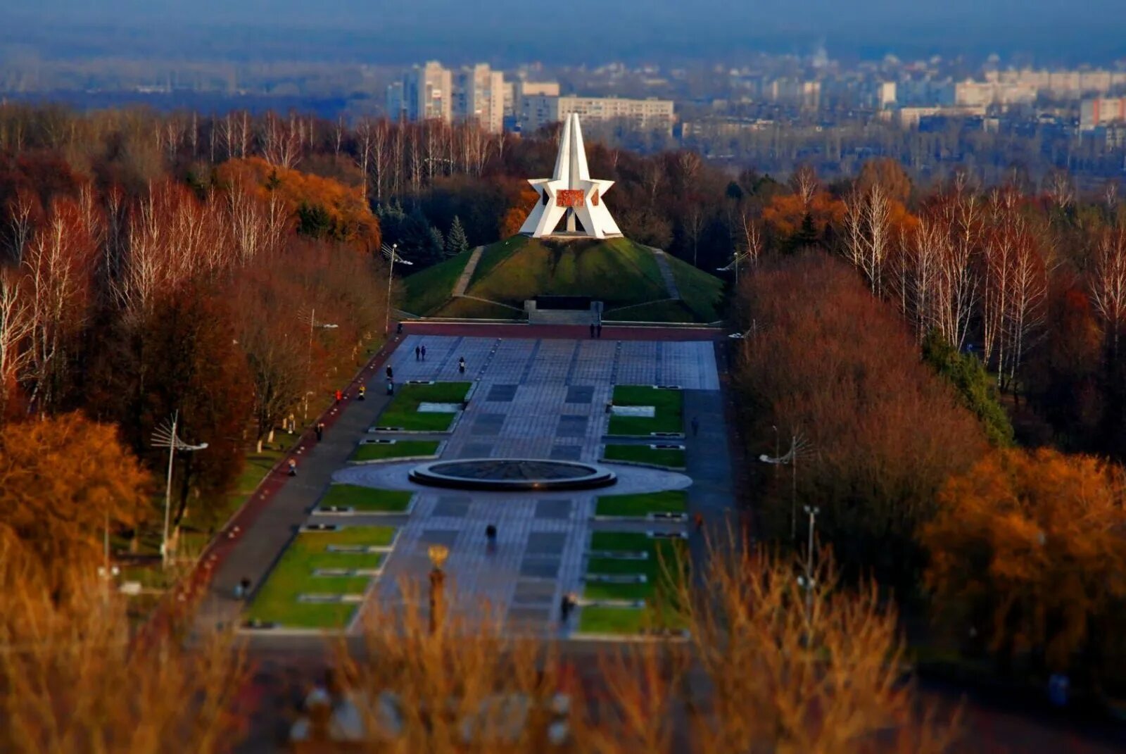 Сходить брянске. Парк «соловьи» и «Курган бессмертия» Брянск. Курган бессмертия Брянск. Курган бессмертия Брянск парк. Парк соловьи Брянск.