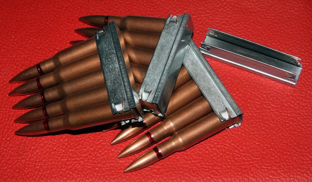 найдена обойма. черные копатели великой отечественной войны. чёрные копатели 2 мировой находки. выпрессовать внутренний подшипник. обойма s95.